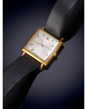 1085-JAEGER-LECOULTRE" RELOJ DE PUSLERA, AÑOS 60. CAJA CUADRANGULAR EN ORO AMARILLO DE 18K. MOVIMIENTO MECÁNICO MANUAL. Esfer