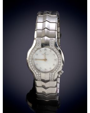 1117-TAG HEUER" RELOJ DE PULSERA PARA SEÑORA CON ESFERA EN CAREY DECORADO POR BRILLANTES y montura en oro blanco de 18K."