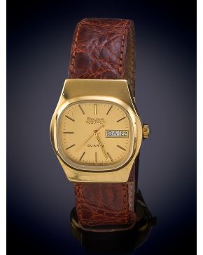 1131-BULOVA" MODELO ACCUTRON. CAJA EN ORO AMARILLO DE 18K. MOVIMIENTO SUIZO DE CUARZO. Esfera dorada con numeración a trazos 