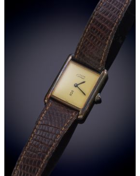 1132-MUST DE CARTIER" RELOJ DE PULSERA CAJA PLATA VERMEIL. Esfera beige con agujas tipo lanza en esmalte azul. Pulsera de pie