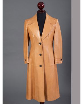 1138-LOEWE" CHAQUETÓN TRES CUARTOS EN PIEL COLOR BEIGE"