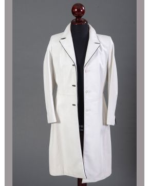 1143-CHAQUETÓN TRES CUARTOS EN PIEL BLANCA