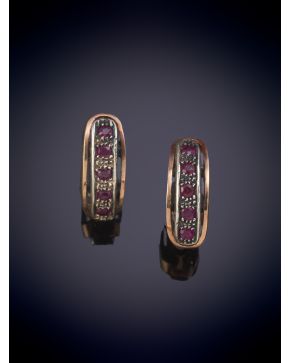 12-ELEGANTES PENDIENTES DE RUBÍES sobre una montura  en oro rosa de 9K y plata.