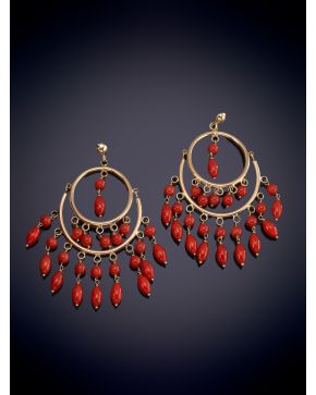 2-PENDIENTES GITANILLAS DE CORAL ROJO MEDITERRÁNEO sobre una montura de oro amarillo de 18k. 
