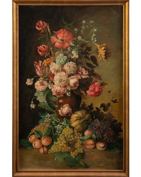 323-ESCUELA ESPAÑOLA S. XX Bodegón de frutas y flores  Óleo sobre tablex. Medidas: 122 x 76 cm. 