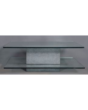 333-Mesa de centro en cristal con base en metal cuadrada. Medidas: 38x110x110 cm.