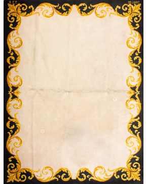 416-Alfombra en lana de nudo español con marcas R.F.T, MD 2002. Centro en beige y esquinas decoradas con roleos dorad