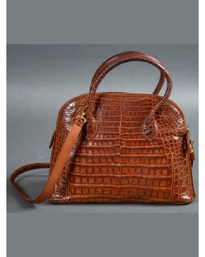 1010-LOEWE Bolso VINTAGE en piel color tabaco.