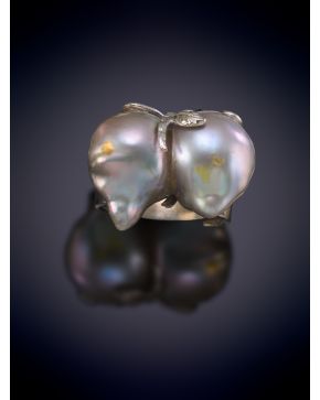 102-ORIGINAL SORTIJA TU Y YO CON PERLAS SOBRE UNA MONTURA DE PLATA. 