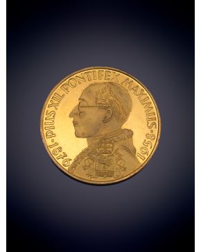 913-MONEDA CONMEMORATIVA PIO XII EN ORO AMARILLO DE 18K. 