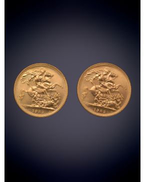 920-Lote de dos monedas inglesas Elisabeth II en oro amarillo de 18 k.  