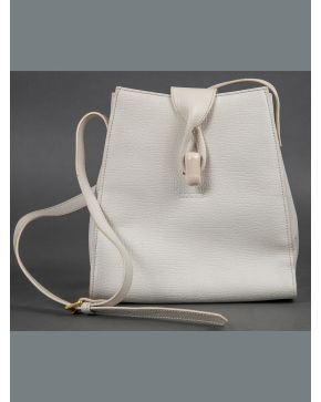 972-LOEWE Bolso vintage en piel blanca.