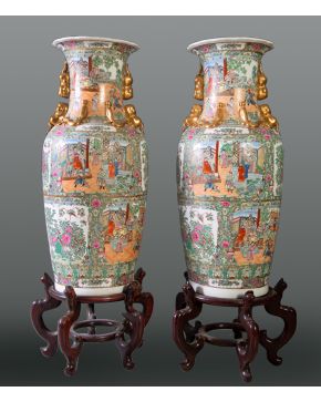332-Jarrones en porcelana china, c. 1900, Qing, Guangxu, "Famille Rose Medallion".