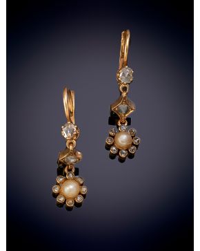 17-ELEGANTES PENDIENTES ART NOUVEAU CON DIAMANTES Y PERLITAS en una montura en oro rosa de 18k. 