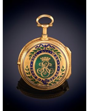 906-RELOJ CATALINO CAJA EN ORO AMARILLO DE 18K DECORADA POR GUIRNALDA E INICIALES EN ESMALTE AZUL Y VERDE. Mecanismo cuerda llave, esfera en porcelana