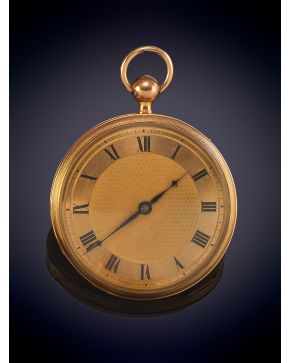 922-RELOJ DE BOLSILLO LEPINE" SUIZO. Caja en oro amarillo de 18K con canto de moneda. Mecanismo cuerda llave. Esfera dorada con numeración romana en n