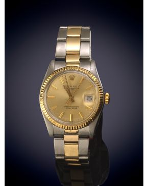 939-ROLEX OYSTER PERPETUAL DATE". RELOJ DE PULSERA, CAJA Y BRAZALETE EN ACERO Y ORO AMARILLO DE 18K. MOVIMIENTO AUTOMÁTICO. Esfera dorada con numeraci