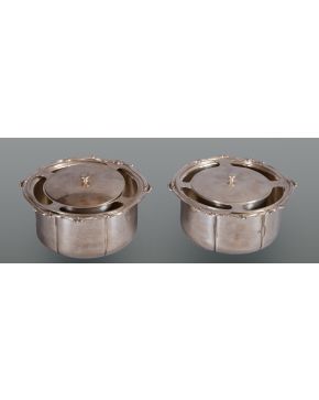 493-Pareja de enfriadores en plata inglesa punzonada con marcas "Goldsmiths & Silver