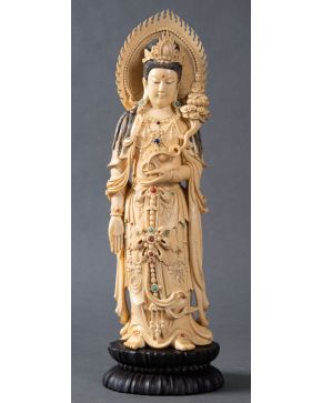 498-Escultura de bulto redondo en marfil tallado de la diosa china Guanyin, principi