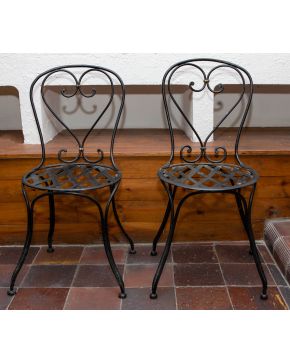456-Pareja de sillas de jardín en hierro forjado estilo Thonet.  Altura: 83 cm. 