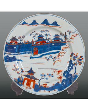 494-Plato en porcelana china estilo Imari, periodo Kangxi (1622-1722), dinastía Qing