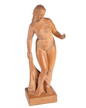 60-ESCUELA CATALANA S. XX Figura femenina" Escultura en terracota Firmada "Gual" Medidas: 31,4 cm. (altura)"