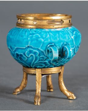 367-Bowl en cerámica china vidriada turquesa, probablemente siglo XVII. Con montura en bronce dorado Luis XV, probablemente del siglo XVIII. De formas