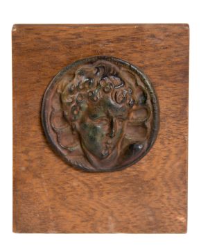 34-PABLO GARGALLO (Maella 1881-Reus 1934) Medallón" Relieve en bronce sobre madera Medidas: 8 cm. (diámetro)  Obra expuesta en (otro ejemplar): -Sala 