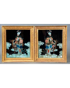 379-ESCUELA CHINA, MEDIADOS DEL SIGLO XIX Damas de la realeza (his wang mu) sobre nubes con ciervos y flores" Lote de dos pinturas bajo cristal.  Medi