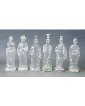 1002-Seis botellas de colección en vidrio francés incoloro, posiblemente de François-Théodore Legras (1839 - 1916) representando tipos costumbristas. 