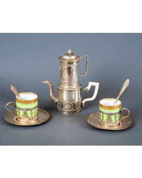 1022-Original juego de té "tu y yo" en plata francesa punzonada, s. XIX. Elegante decoración de estilo imperio con palmetas, uvas y hojas en friso. Te