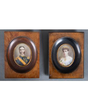 1020-ESCUELA ESPAÑOLA  S.XIX  "Pareja de miniaturas con los retratos de Alfonso XII y María Cristina de Habsburgo"