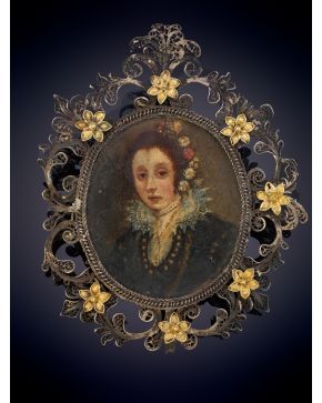 51-Miniatura del S. XVII Retrato de dama Pintado al óleo Marco en filigrana de plata Medidas: 12 x 10 cm.