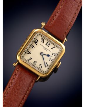 712-PATEK PHILIPPE"" RELOJ DE PULSERA DE COLECCIÓN. CAJA CUADRANGULAR EN ORO AMARILLO DE 18K FIRMADA Y Nº 192273. MOVIMIENTO MECÁNI