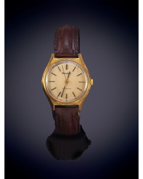 740-BULOVA"" RELOJ DE PULSERA, CAJA LAMINADA EN ORO AMARILLO, MOVIMIENTO AUTOMÁTICO. ESFERA BEIGE CON NUMERACIÓN EN TRAZOS APLICADO