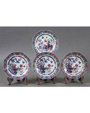 382-Juego de cuatro platos ochavados en porcelana china para la exportación, estilo Imari, Dinastía Qing, Periodo Qianlo
