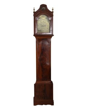386-Reloj victoriano de caja alta para el mercado español, ffs. s. XIX, con caja de caoba y maquinaria firmada Roberto y