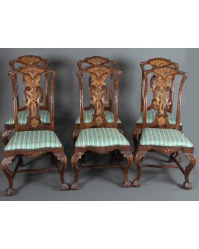 380-Sillería compuesta por 6 sillas de comedor Chippendale, Andalucía, c. 1750, en madera de nogal tallada, dorada y pol