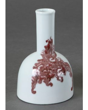 428-Jarrón o mallet vase" en porcelana china, Guangxu (1875-1908), esmaltada y vidriada con decoración de dragón en depó
