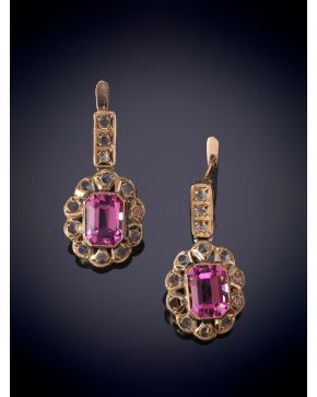 15-BELLOS PENDIENTES ANTIGUOS. Montura en oro dde 14k.