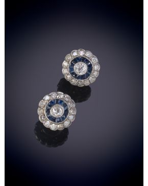 48-ELEGANTES PENDIENTES OJO DE PERDIZ CON DOBLE ORLA DE ZAFIROS CALIBRADOS Y BRILLANTES. Montura en