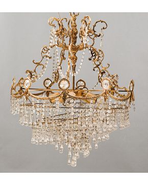 2053-Lámpara de techo estilo Luis XVI en cristal y metal dorado con decoración de cuentas y gotas colgantes. Alguna falta. Alt
