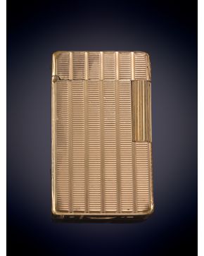 878-DUPONT" ENCENDEDOR AÑOS 80 EN ORO ROSA LAMINADO. "