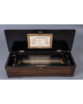 44-Caja de música suiza de diez aires, Excelsior-Piccolo, c. 1889. Caja en madera de palisandro, nog