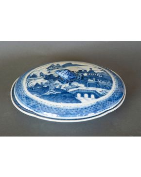 57-Legumbrera en porcelana china, Compañía de Indias, Dinastía Qing, Periodo Qianlong (1736-1795). E