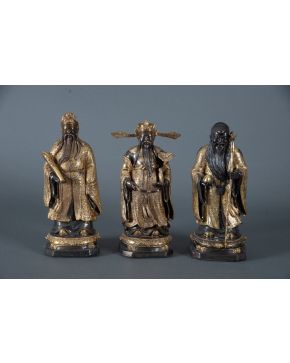 14-ESCUELA CHINA. S. XX Shou Xing, Fu Xing, y Lu Xing" Lote de tres esculturas en bronce pavon
