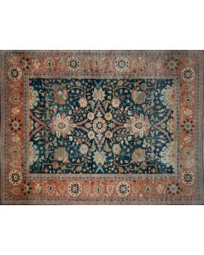 726-Antigua alfombra persa Soltanabad en lana. Centro de estilizada decoración vegetal sobre campo a