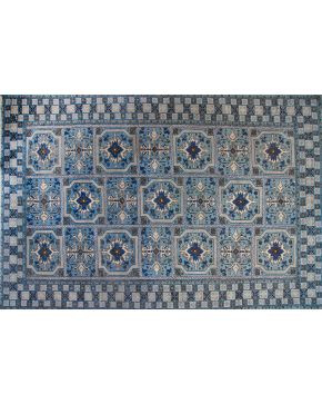 74-Alfombra marroquí en lana con diseño de ventanas y decoración geométrica y vegetal estilizada sob