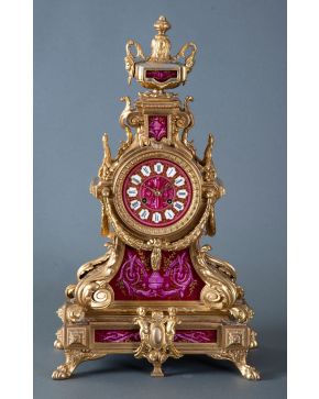 764-Reloj de sobremesa en bronce dorado con placas en porcelana, Francia, C. 1870.  Porcelana esm