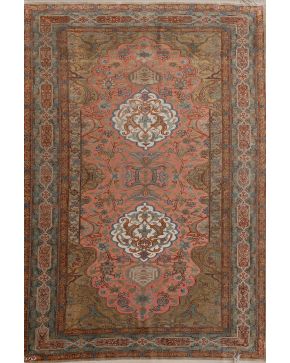 784-Exquisita alfombra persa Mashad en seda con doble centro polilobulado. Decoración de motivos veg